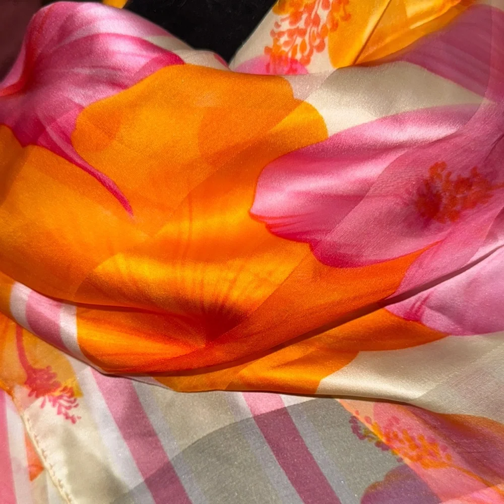 Oscar de la Renta Vintage Vibrant Hibiscus Silk Scarf 34”x34”